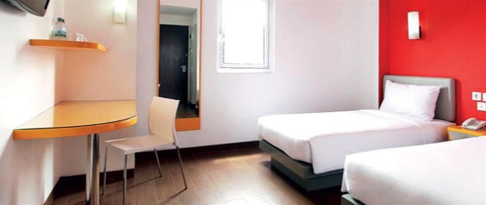 Amaris Hotel Чиребон Экстерьер фото