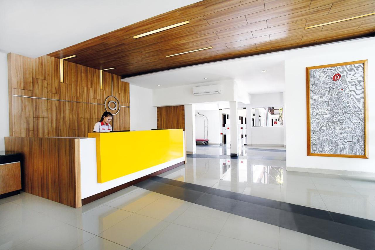 Amaris Hotel Чиребон Экстерьер фото