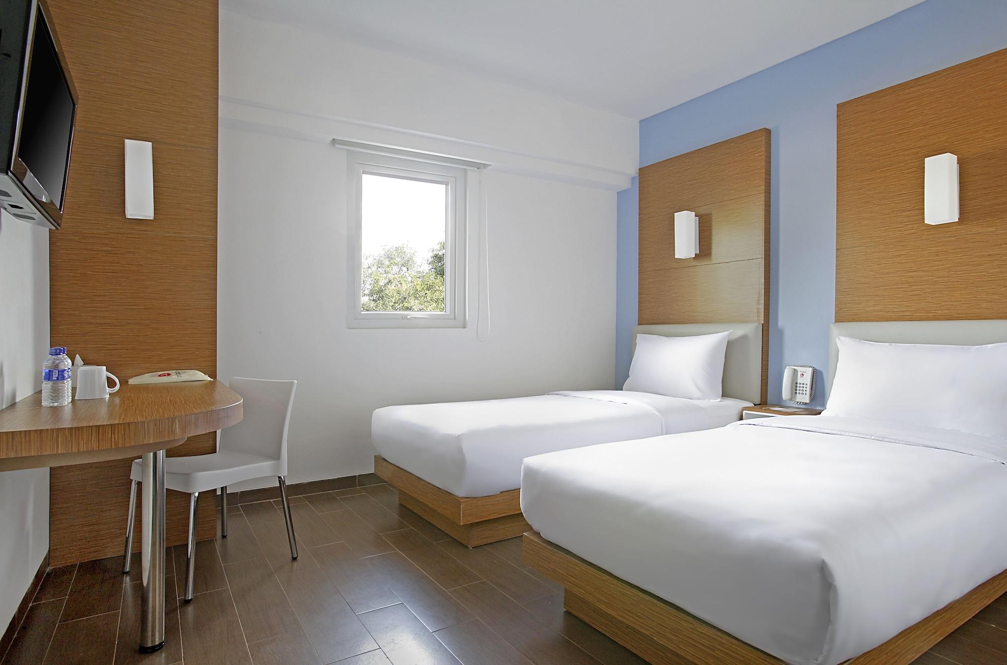 Amaris Hotel Чиребон Экстерьер фото