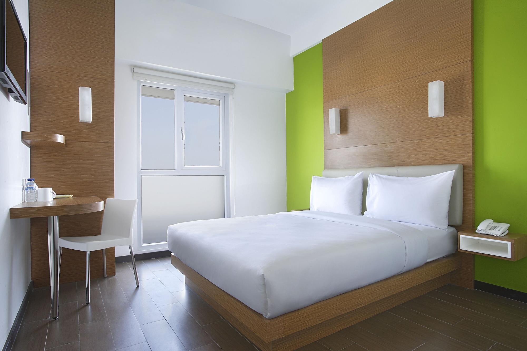 Amaris Hotel Чиребон Экстерьер фото