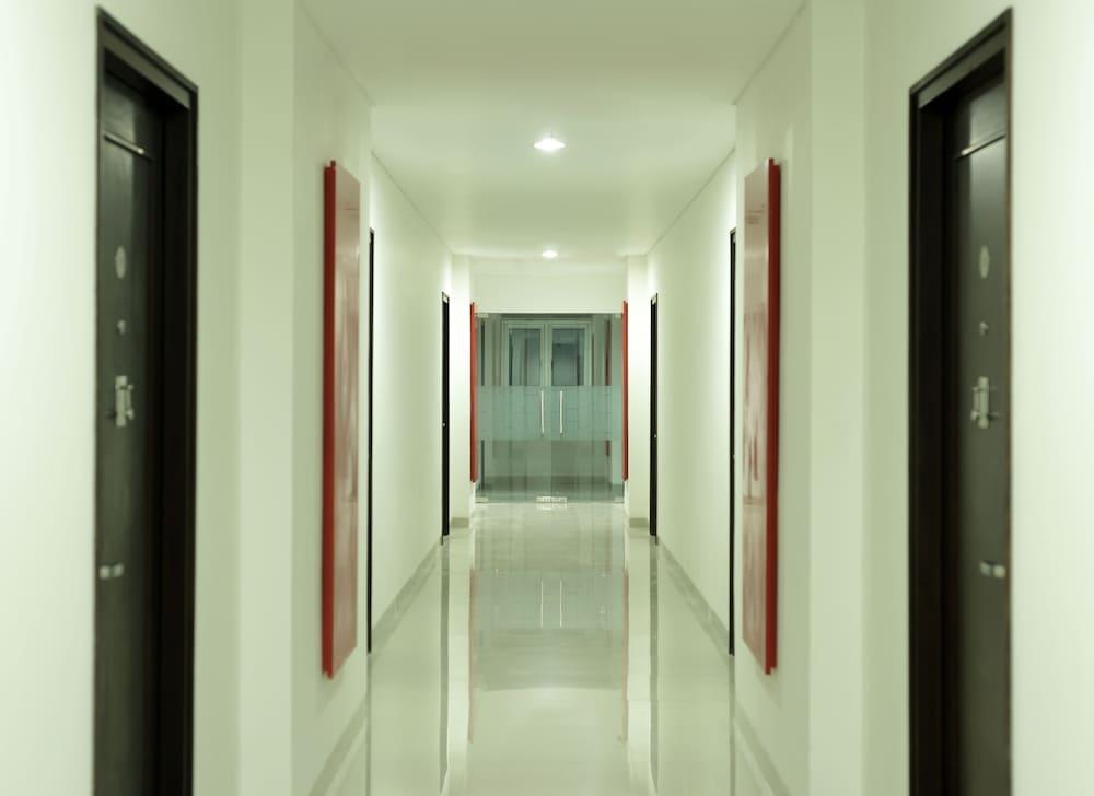 Amaris Hotel Чиребон Экстерьер фото