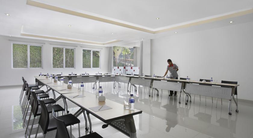 Amaris Hotel Чиребон Экстерьер фото