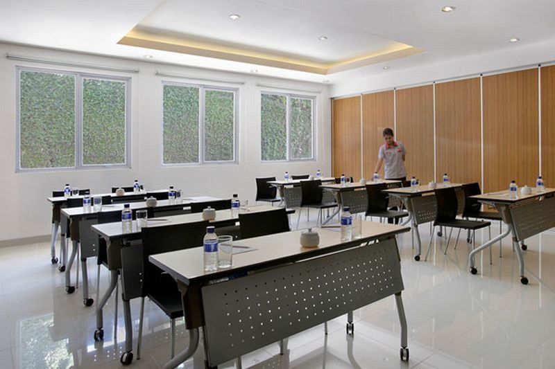 Amaris Hotel Чиребон Экстерьер фото